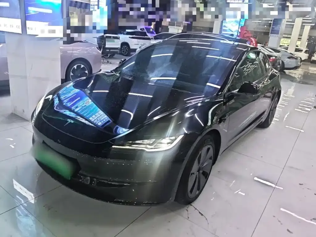 Tesla Model 3 — фото 1
