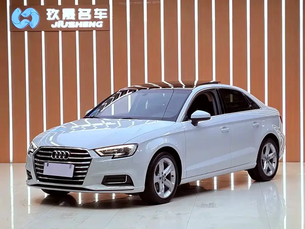 Audi A3 — фото 1