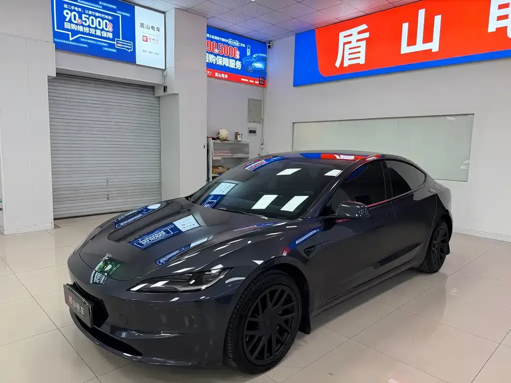 Tesla Model 3 — фото 1