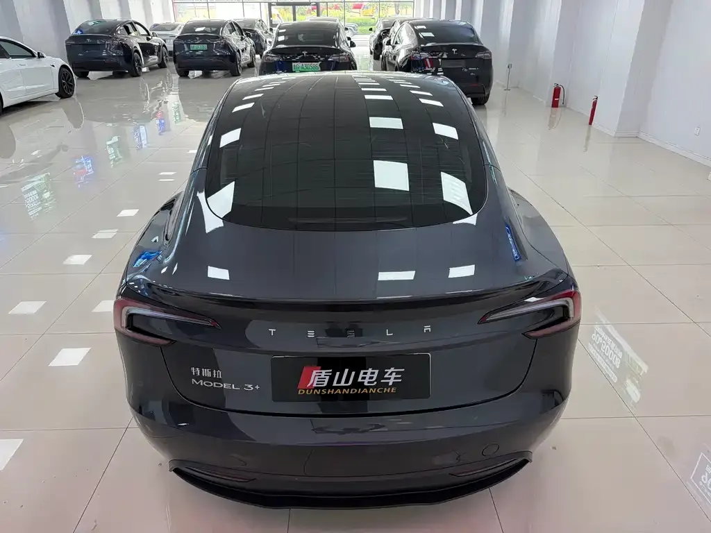 Tesla Model 3 — фото 5