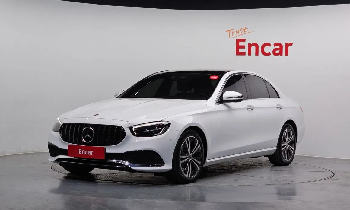 Mercedes-Benz E-Class — фото 1