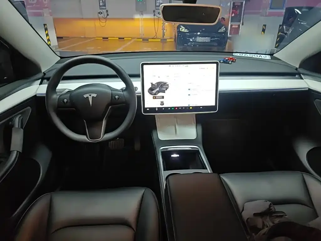 Tesla Model Y — фото 2