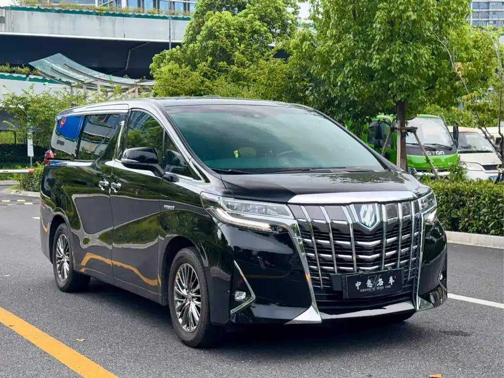 Toyota Alphard — фото 7