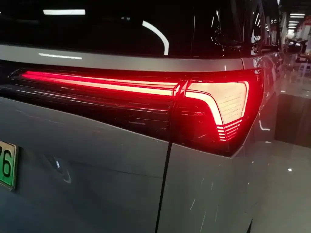 Buick GL8 Hybrid — фото 2