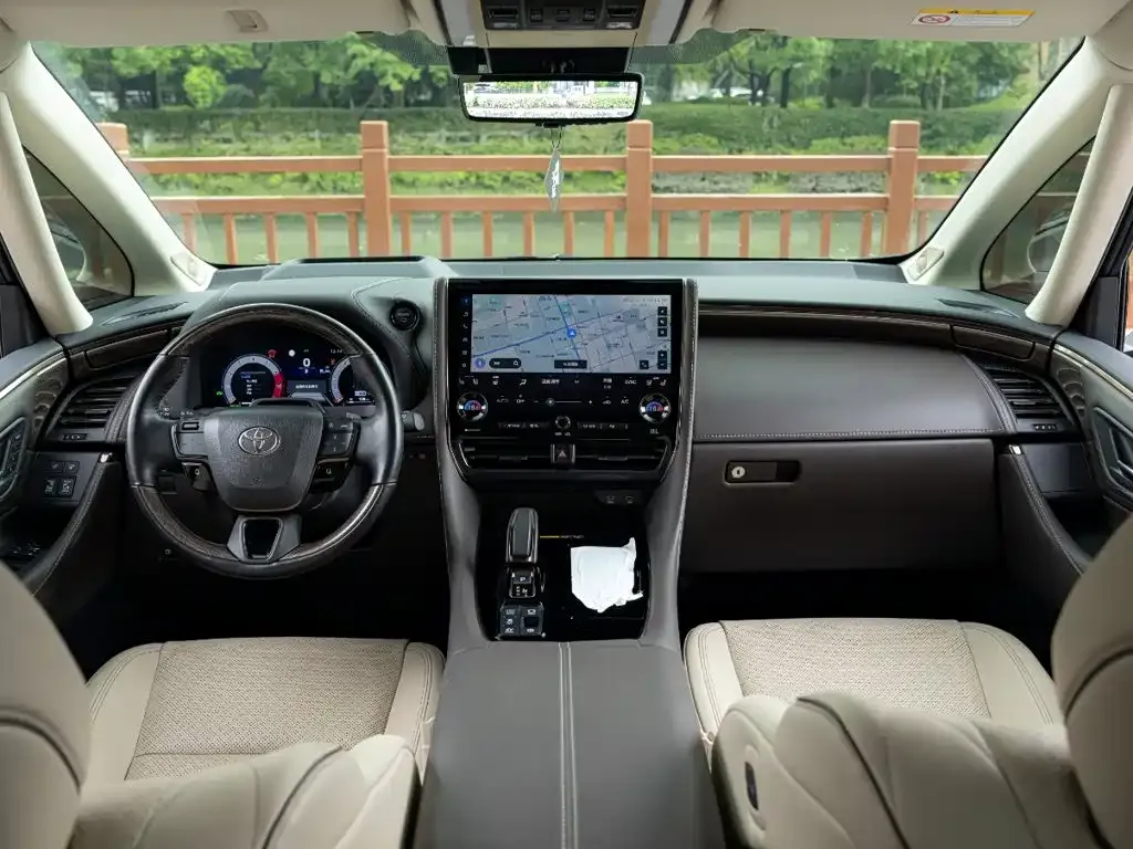 Toyota Alphard — фото 5