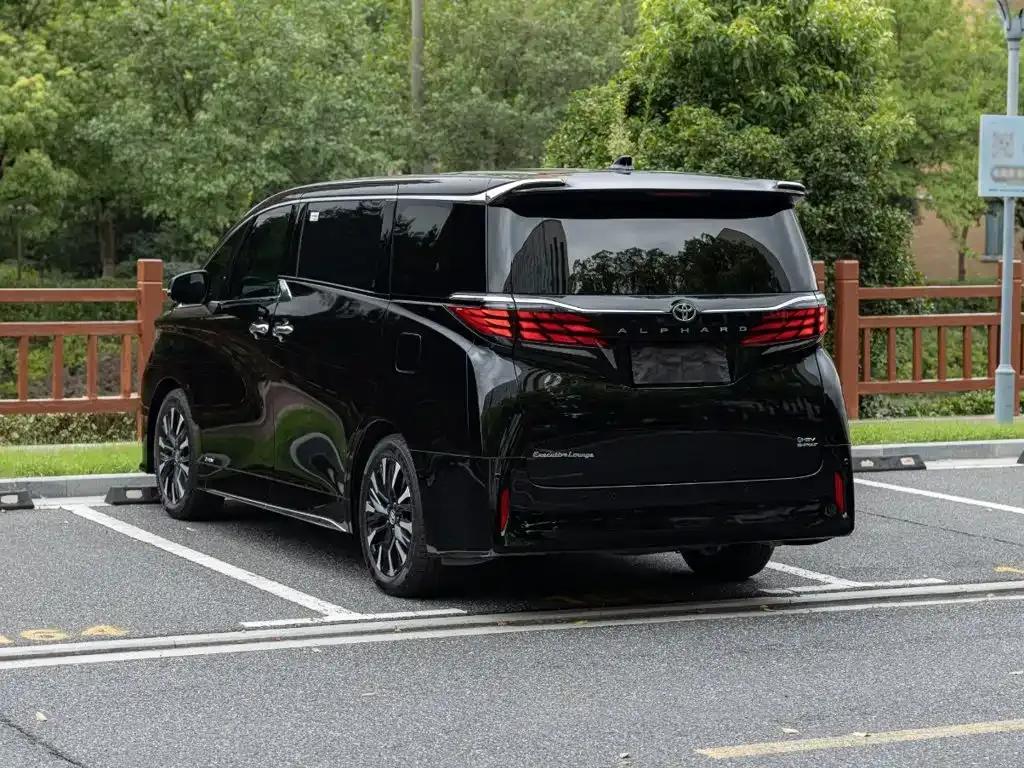 Toyota Alphard — фото 4