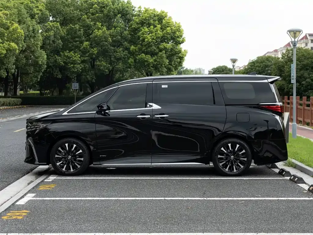 Toyota Alphard — фото 7