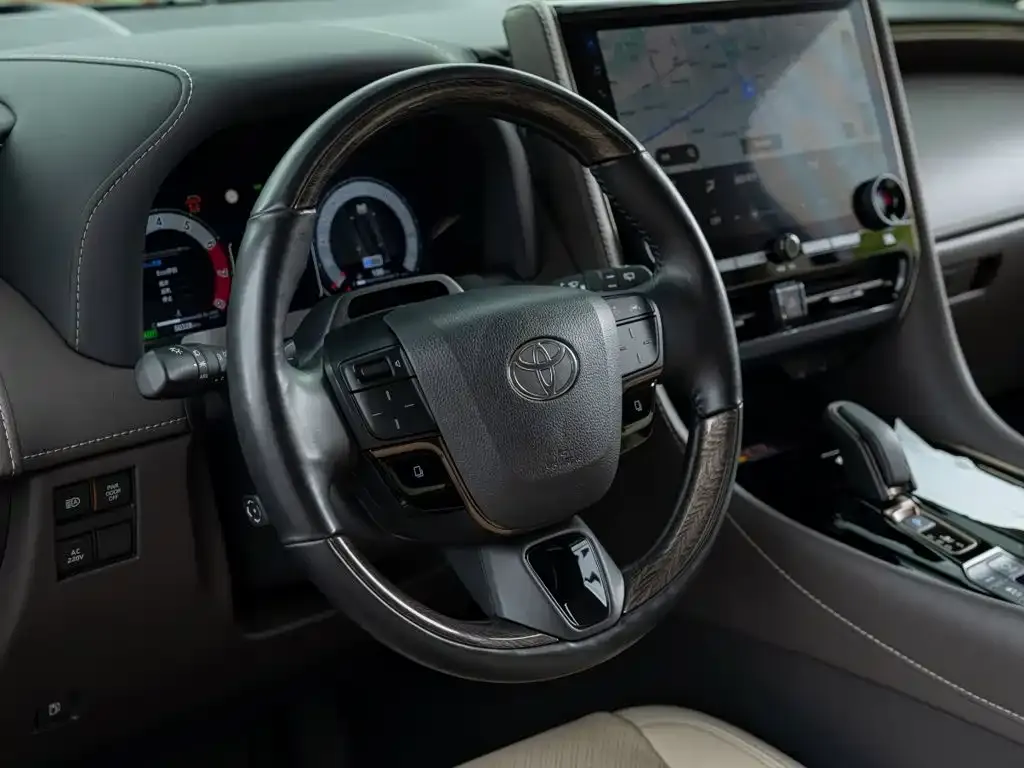 Toyota Alphard — фото 3