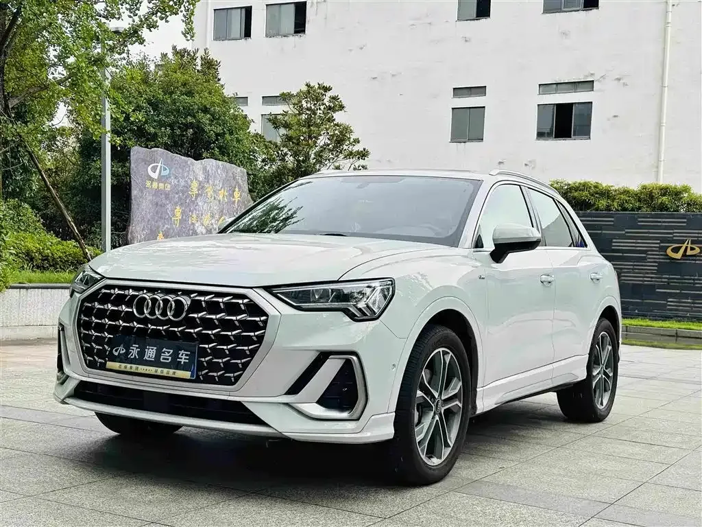 Audi Q3 40 TFSI Fashion Dynamic 1