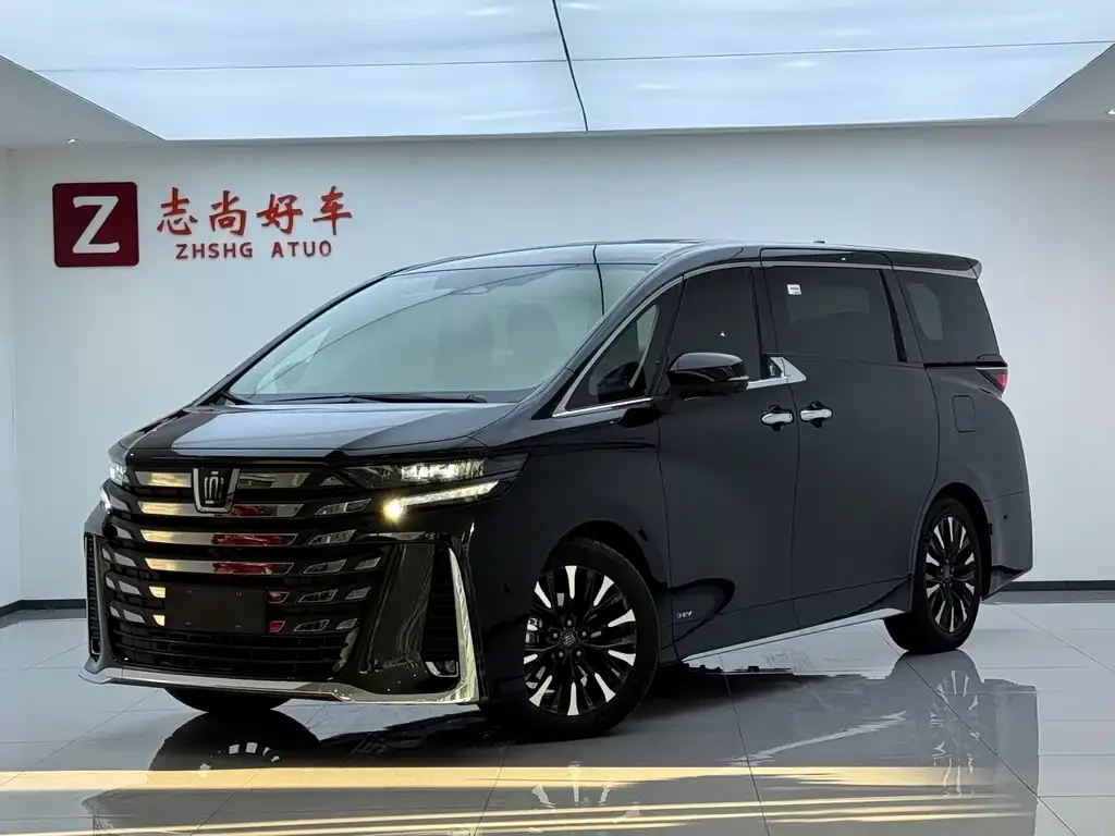 Toyota Vellfire — фото 1