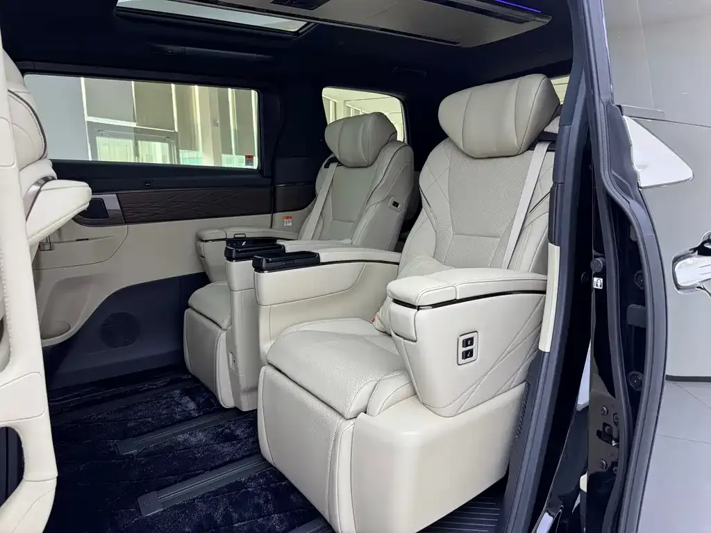 Toyota Vellfire — фото 9