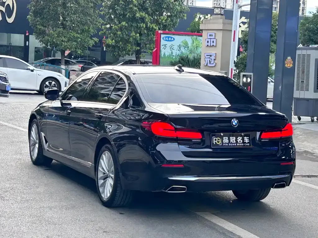 BMW 5 Series — фото 6