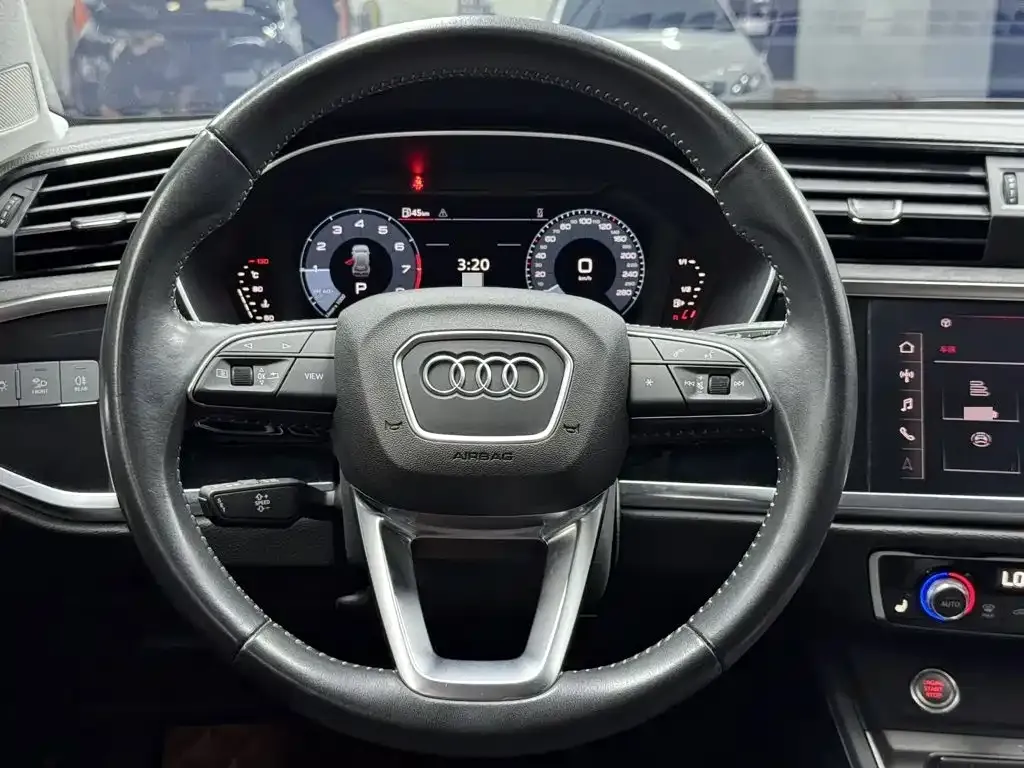 Audi Q3 — фото 10