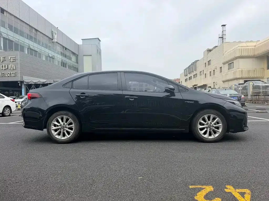 Toyota Corolla — фото 9