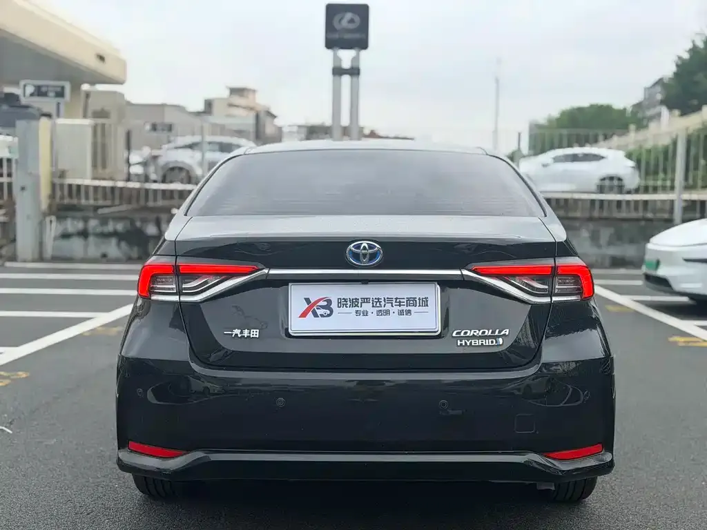 Toyota Corolla — фото 7