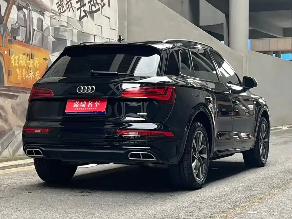 Audi Q5L — фото 10