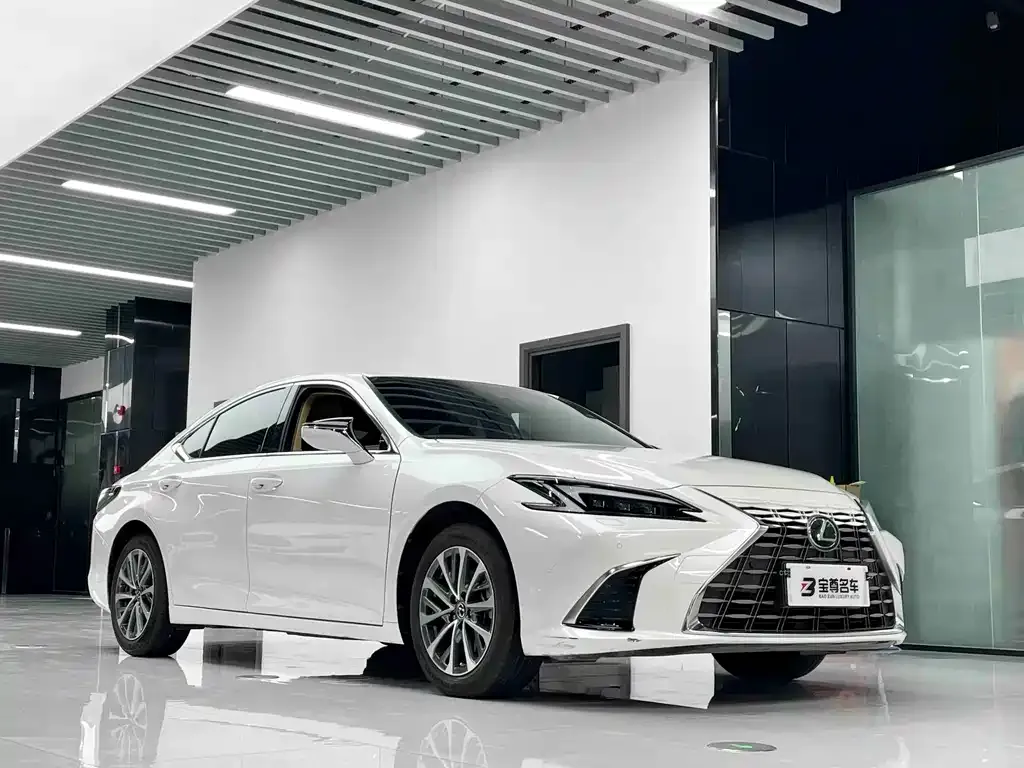 Lexus ES — фото 6