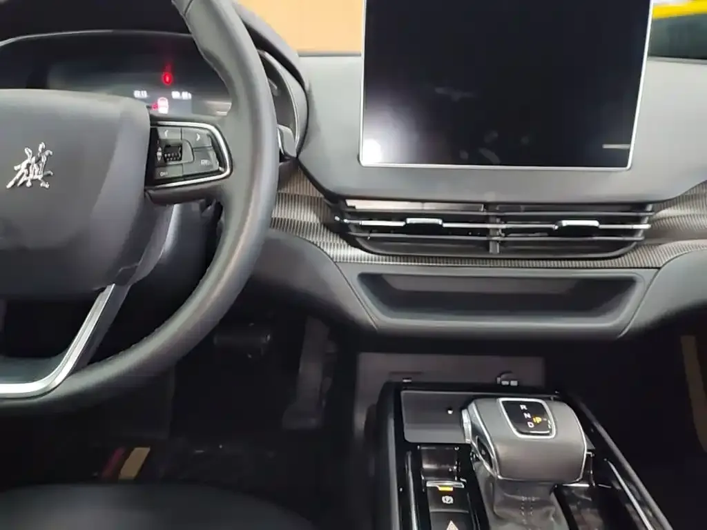 Hongqi E-QM5 — фото 2