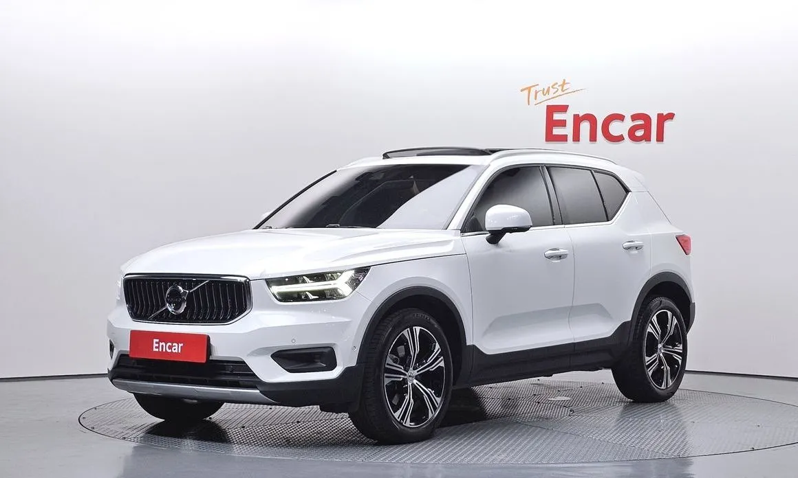 Volvo XC40 — фото 1