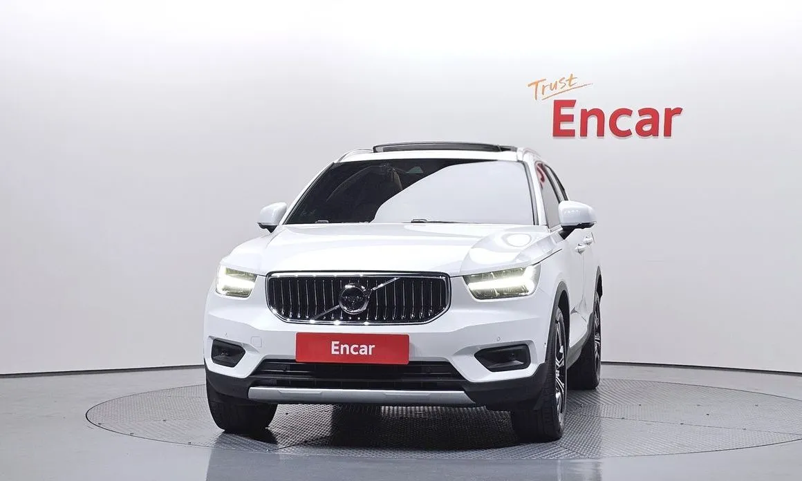 Volvo XC40 — фото 8