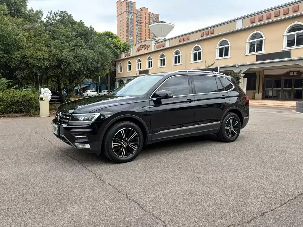 Volkswagen Tiguan L — фото 8