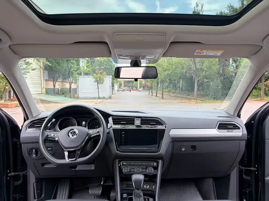 Volkswagen Tiguan L — фото 3