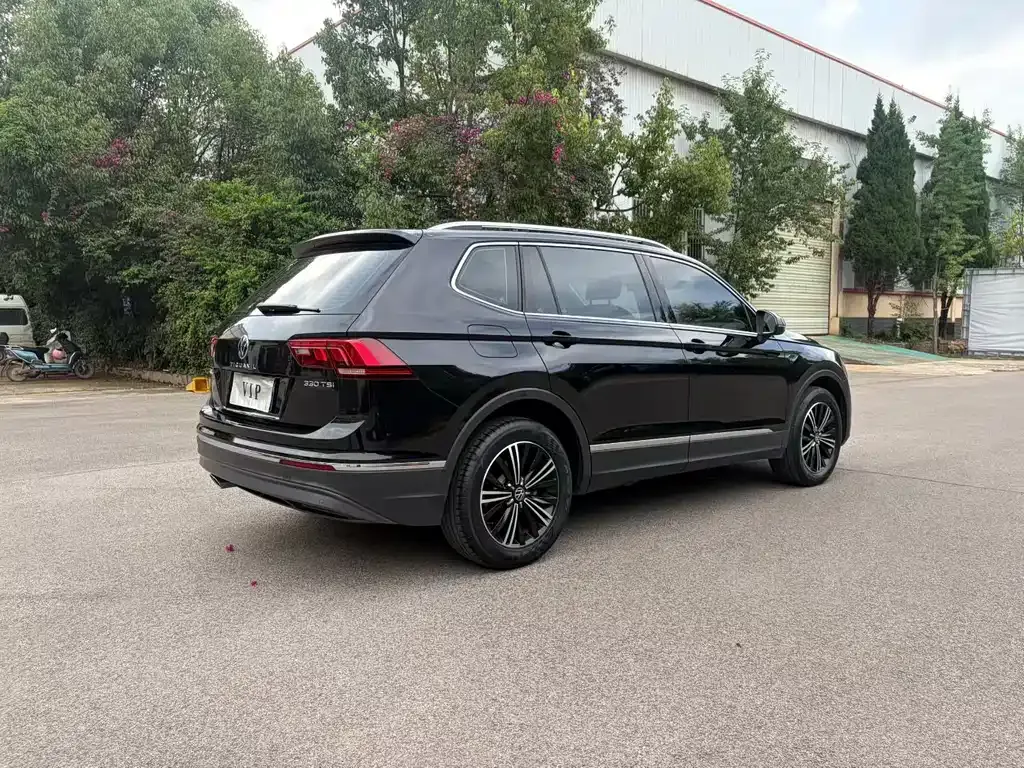 Volkswagen Tiguan L — фото 6