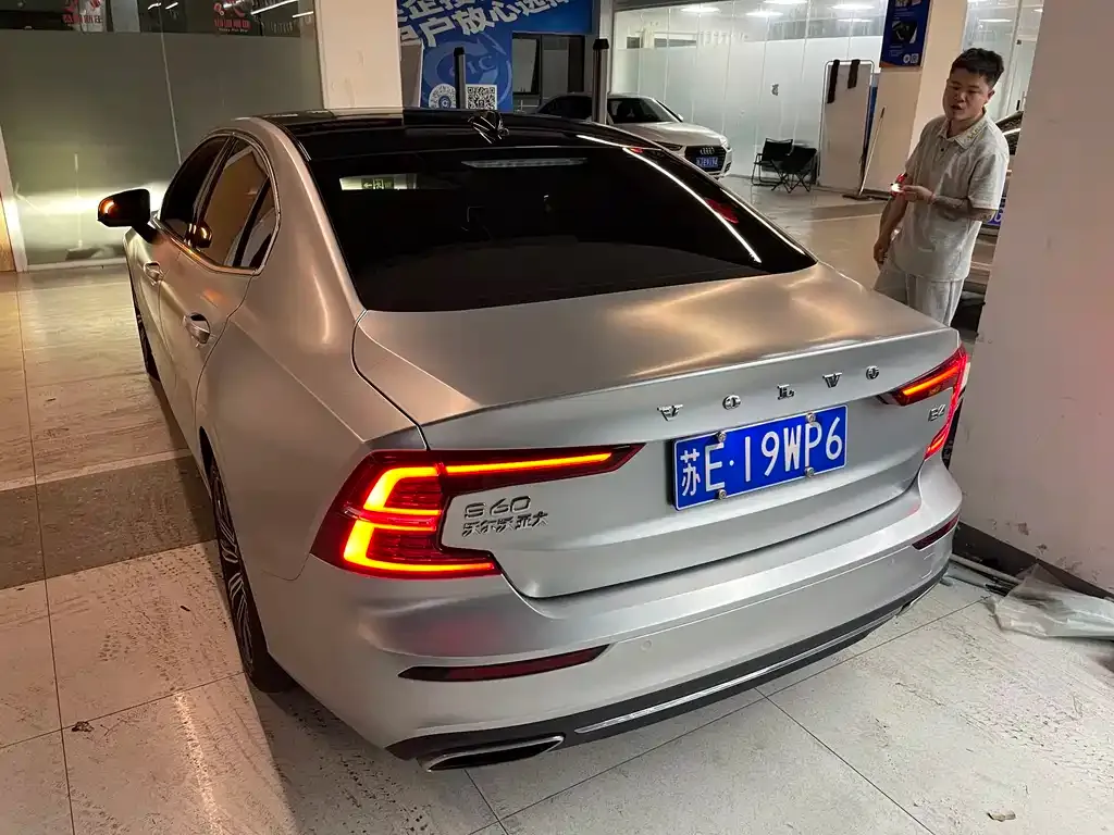 Volvo S60 — фото 10