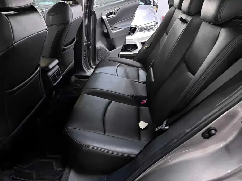 Toyota RAV4 — фото 6