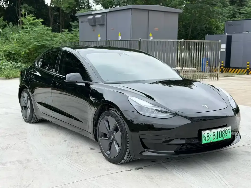 Tesla Model 3 — фото 1