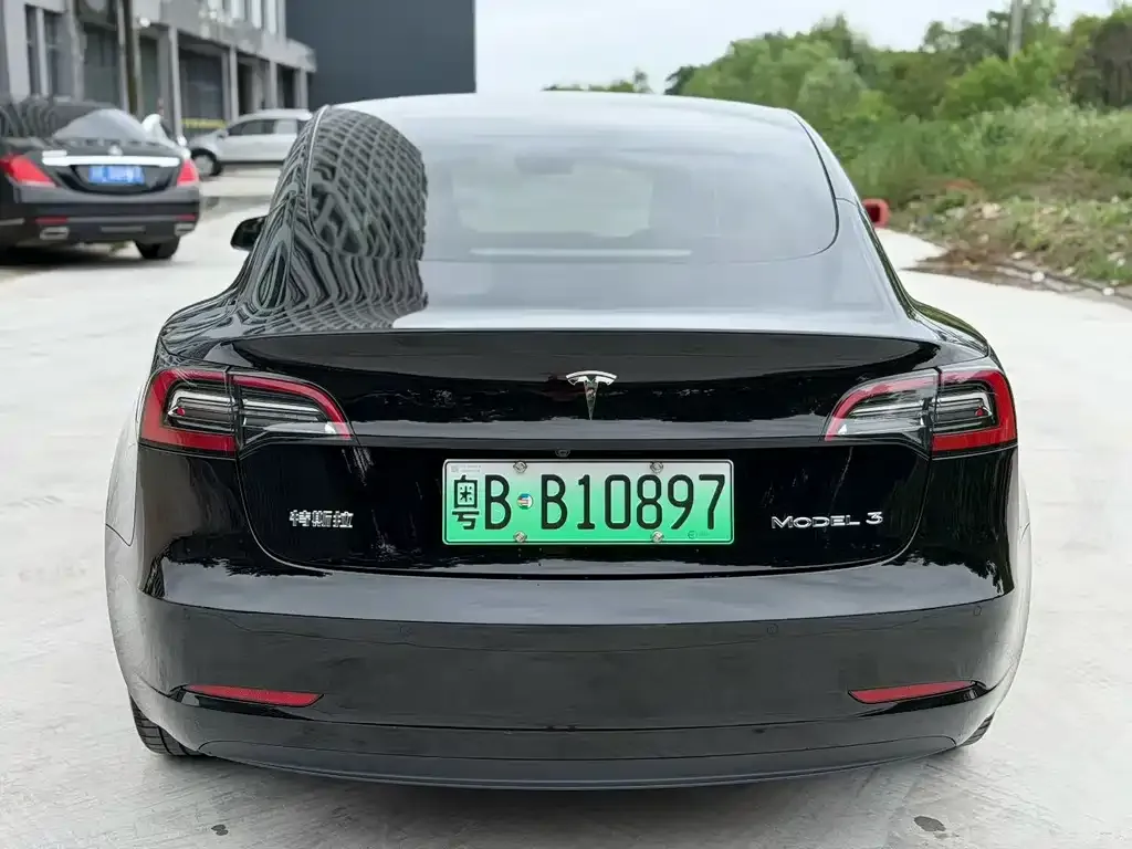 Tesla Model 3 — фото 3