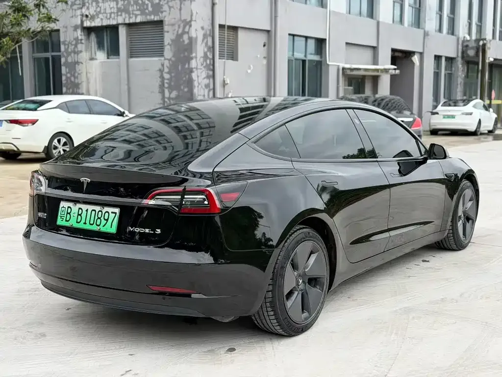 Tesla Model 3 — фото 8