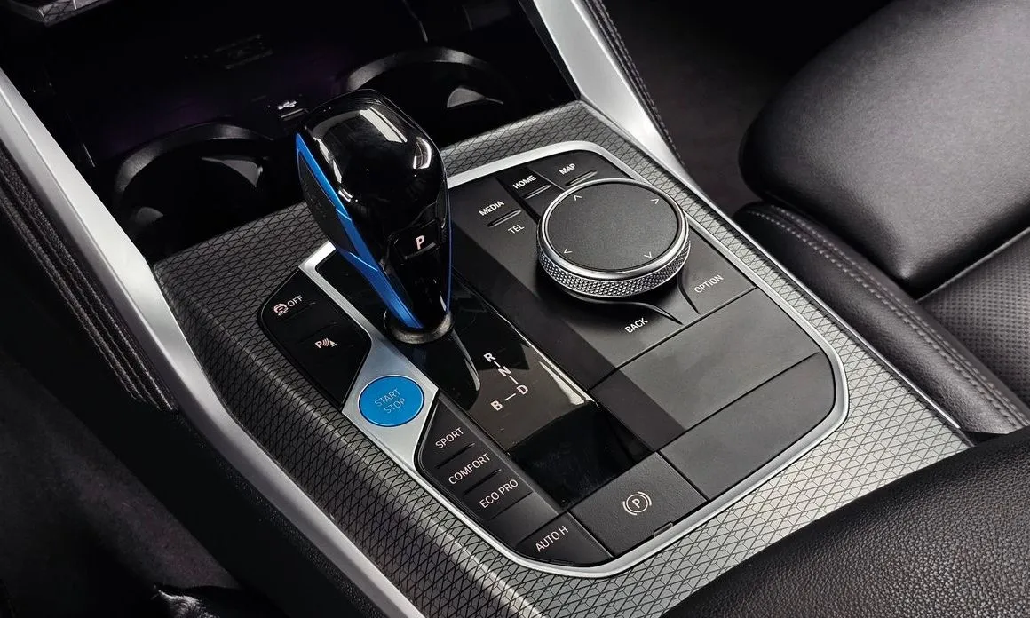 BMW i4 — фото 10