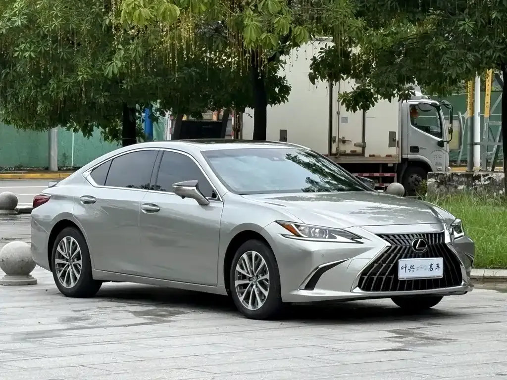Lexus ES — фото 10