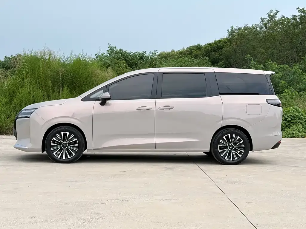 Wuling Starlight 730 New Energy — фото 6