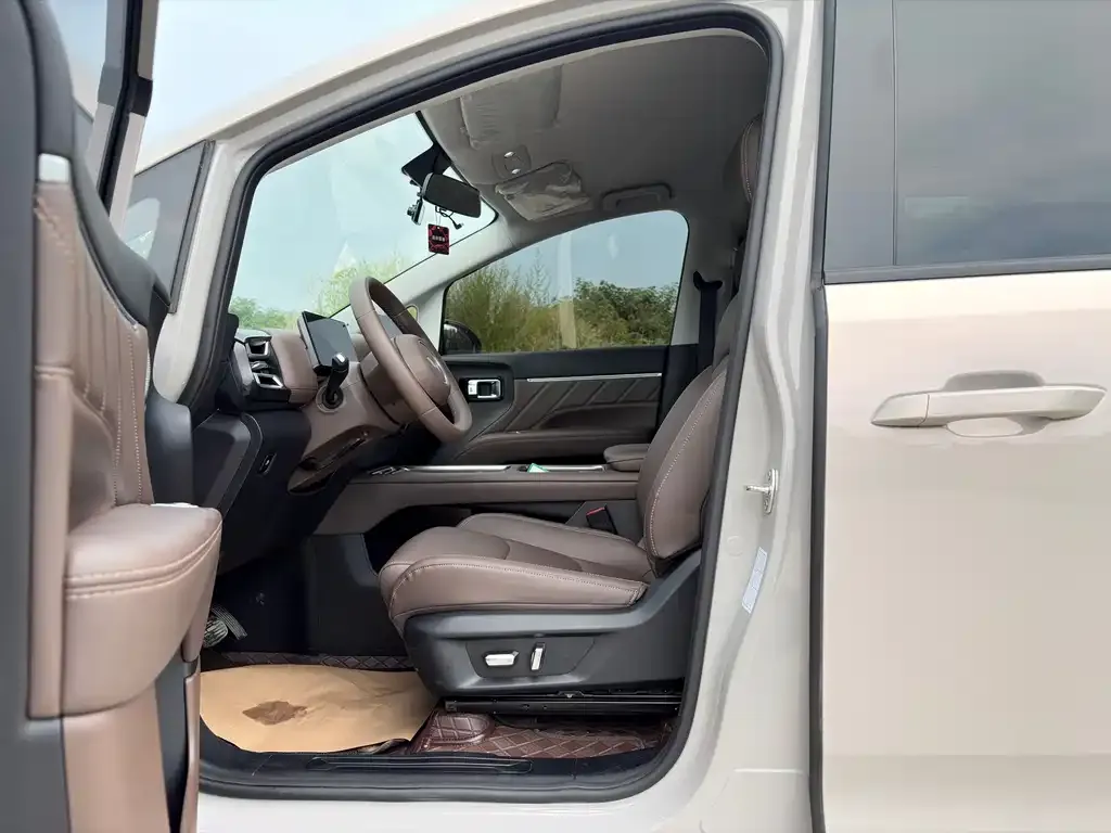 Wuling Starlight 730 New Energy — фото 9