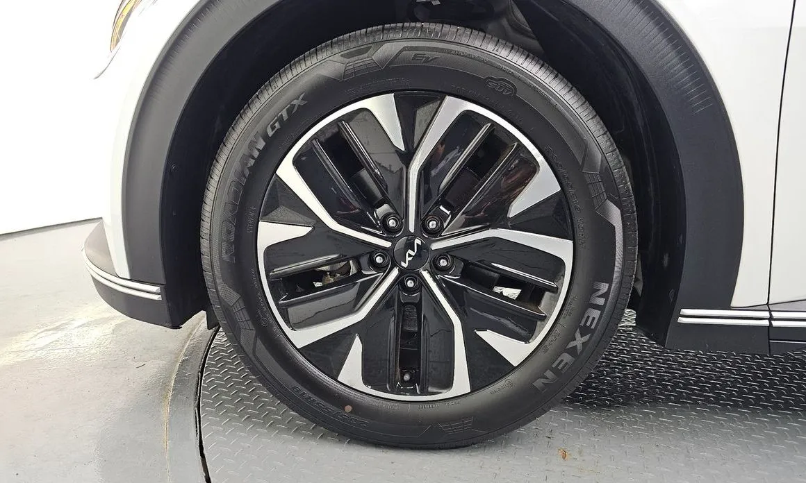 Kia EV6 — фото 9