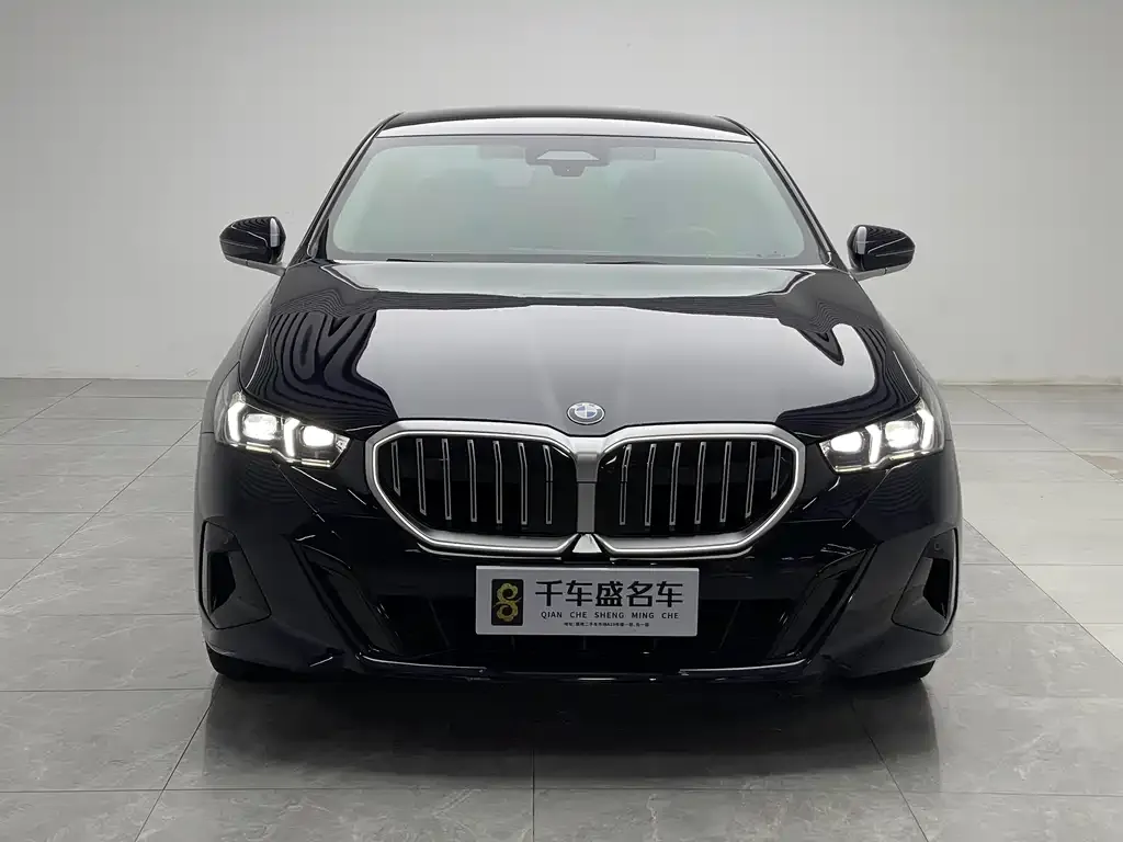 BMW 5 Series — фото 10