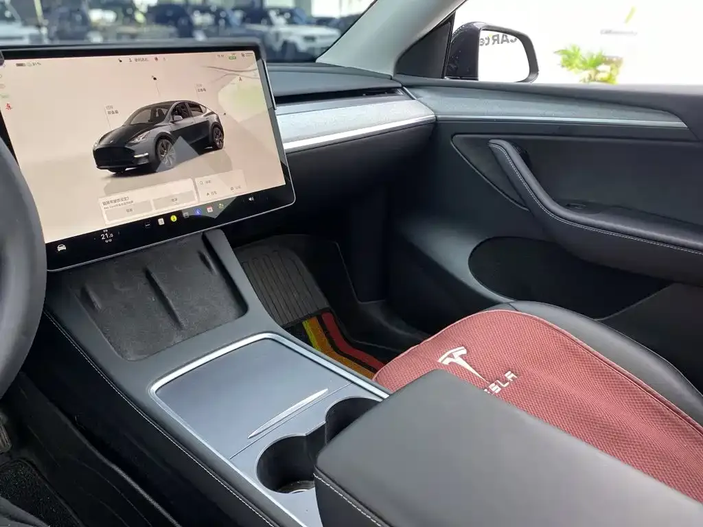 Tesla Model Y — фото 9