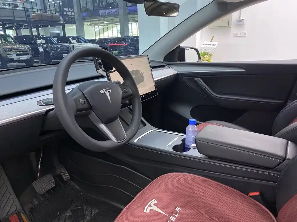 Tesla Model Y — фото 7