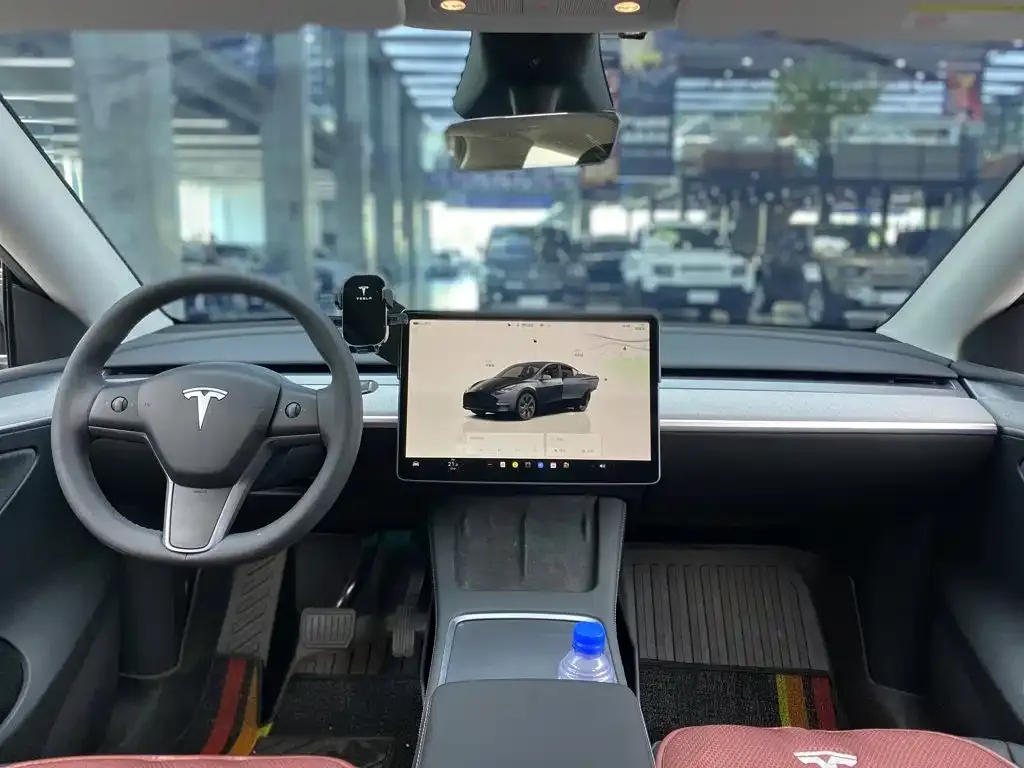 Tesla Model Y — фото 8