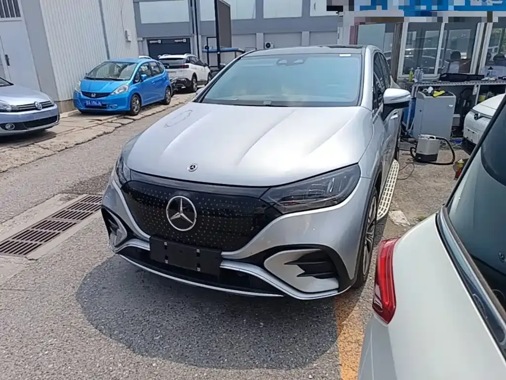 Mercedes-Benz EQE SUV — фото 3