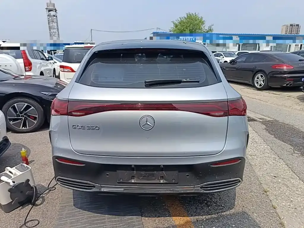 Mercedes-Benz EQE SUV — фото 10