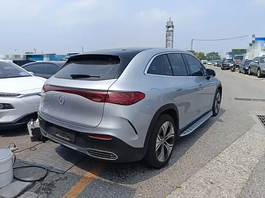 Mercedes-Benz EQE SUV — фото 6