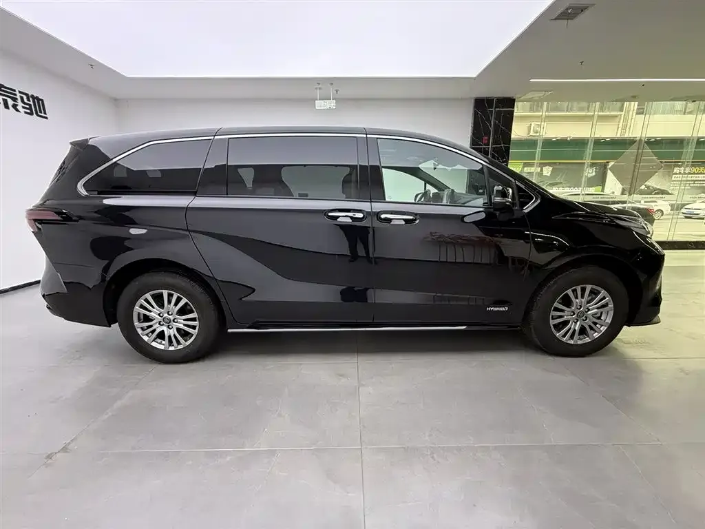 Toyota Sienna — фото 6