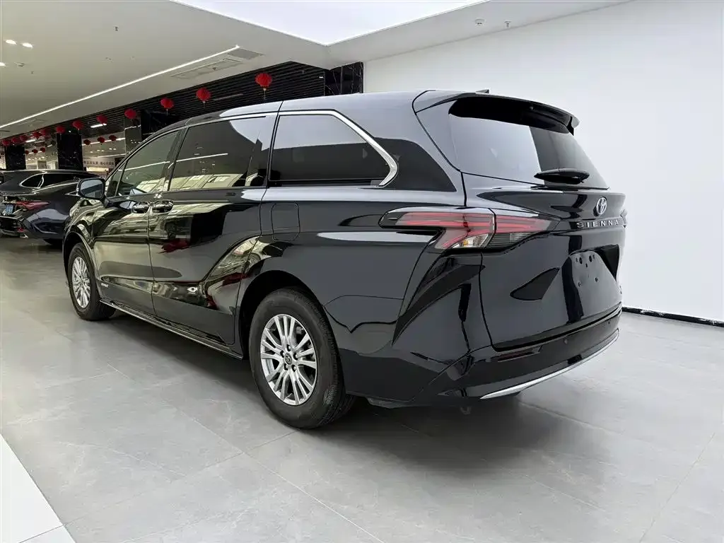 Toyota Sienna — фото 8