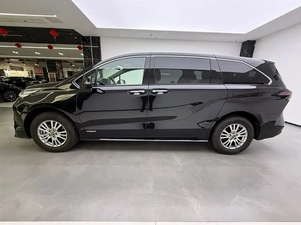 Toyota Sienna — фото 7
