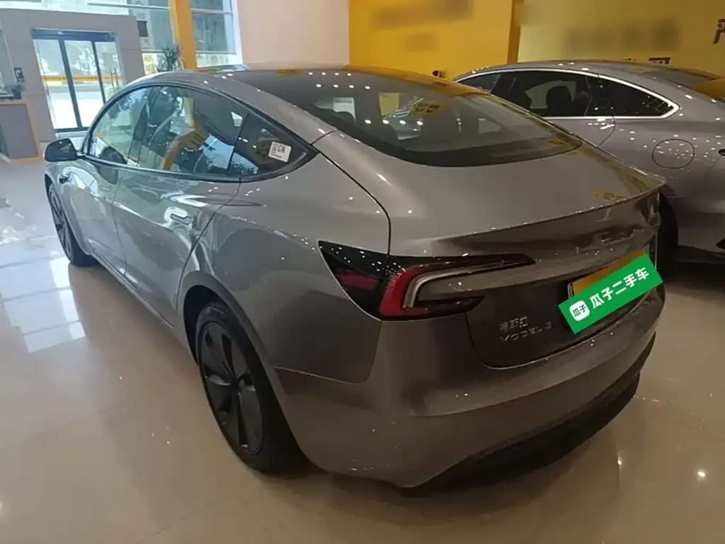 Tesla Model 3 — фото 9