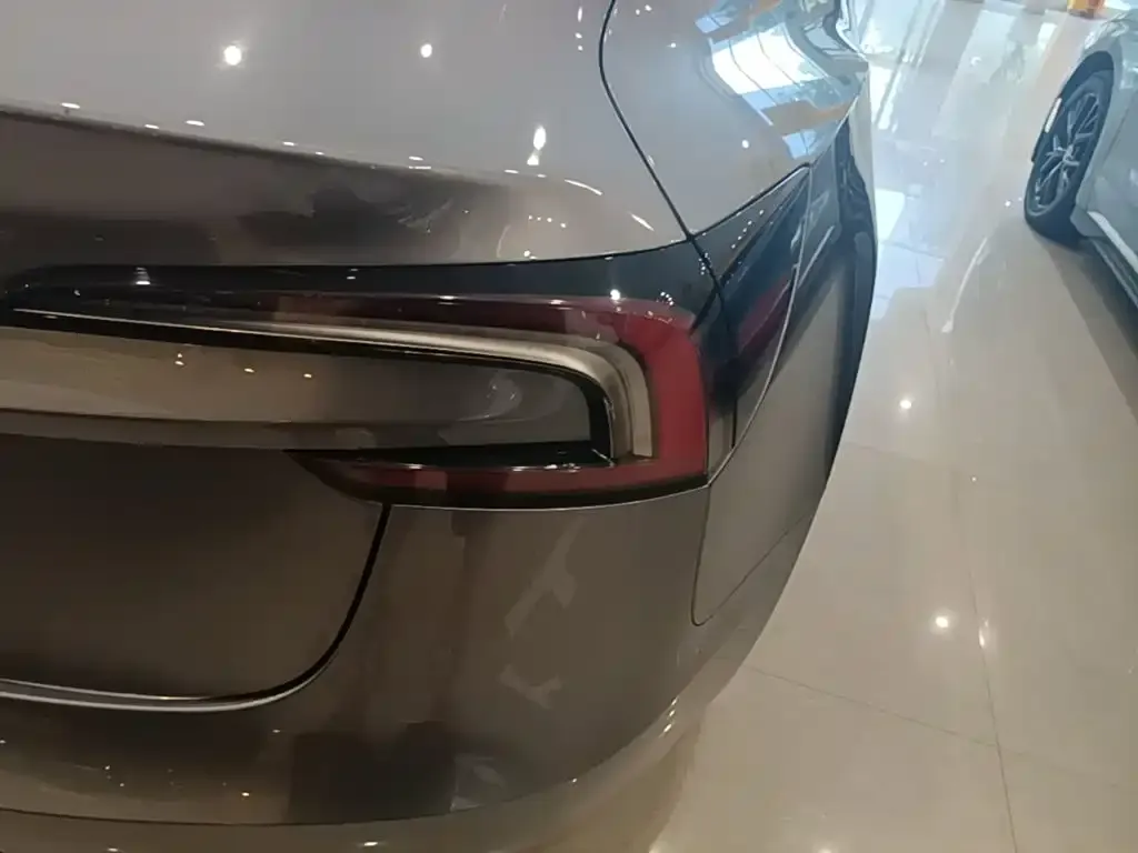 Tesla Model 3 — фото 7