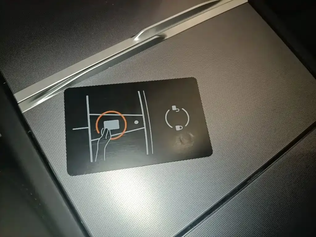 Tesla Model 3 — фото 10
